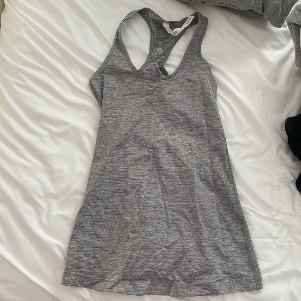 Lululemon tank size 4 never worn